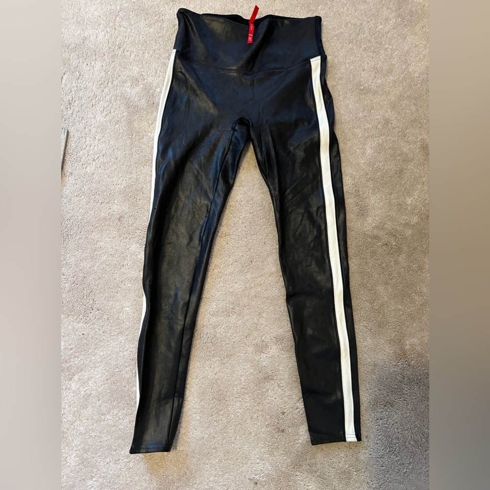 Span faux leather leggings